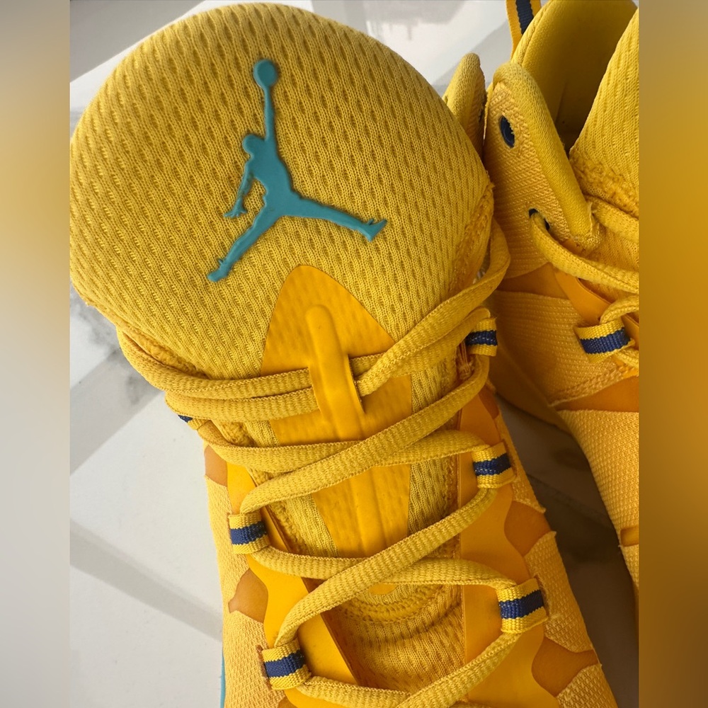 Jordan Super.Fly 2
Color: Varsity Maize/Gamma Blue-Came Royal-White - Picture 8 of 14